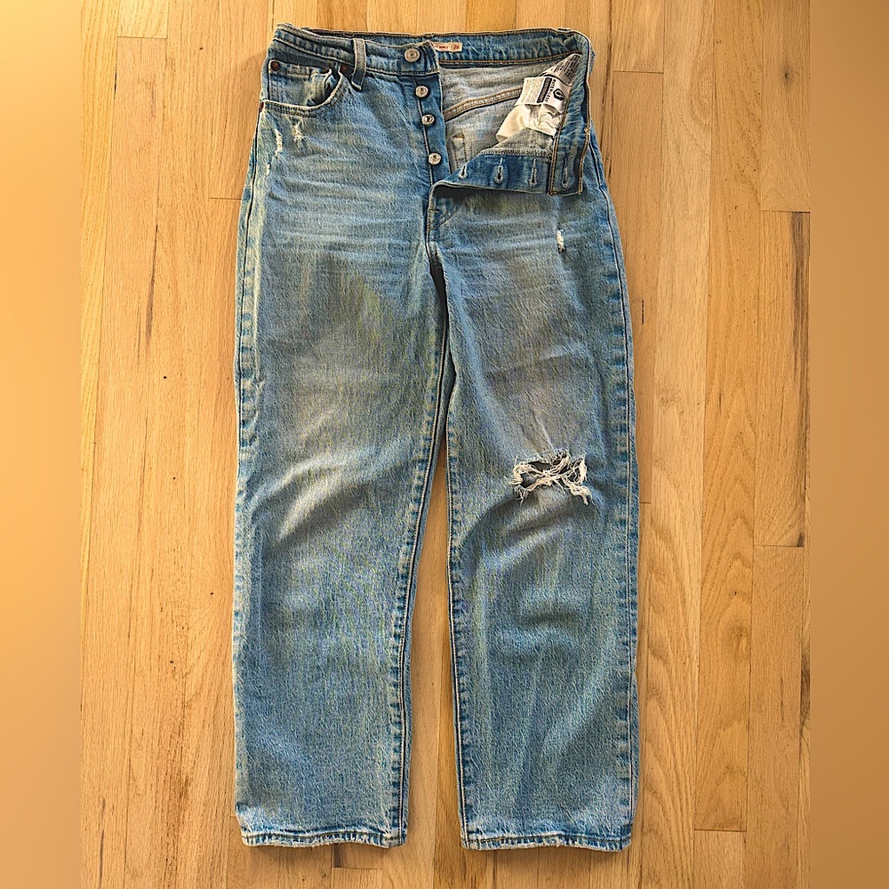 Levi’s ribcage straight ankle jeans - light wash destroyed - size 26